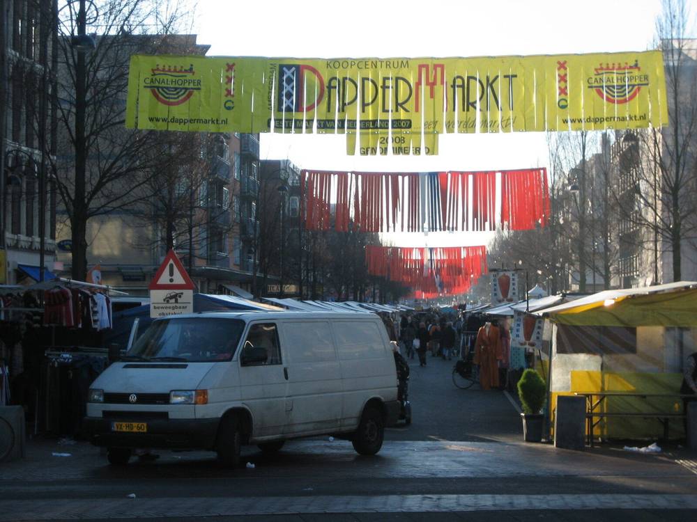 The Dappermarkt. Photo: Erik Joling, CC BY-SA 3.0, via Wikimedia Commons