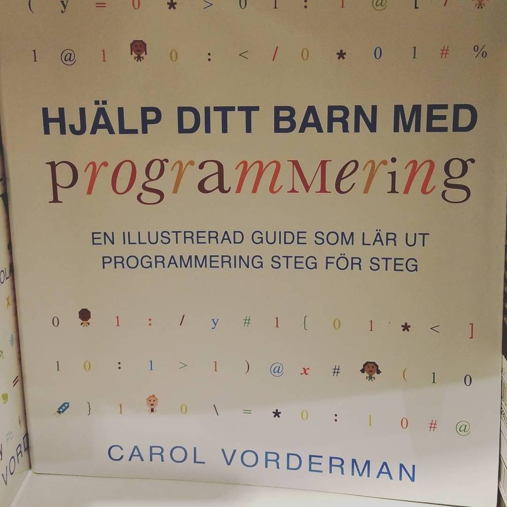 A Swedish children's book cover titled "Hjalp ditt barn med programmering" (Help your child with programming) by Carol Vorderman.
