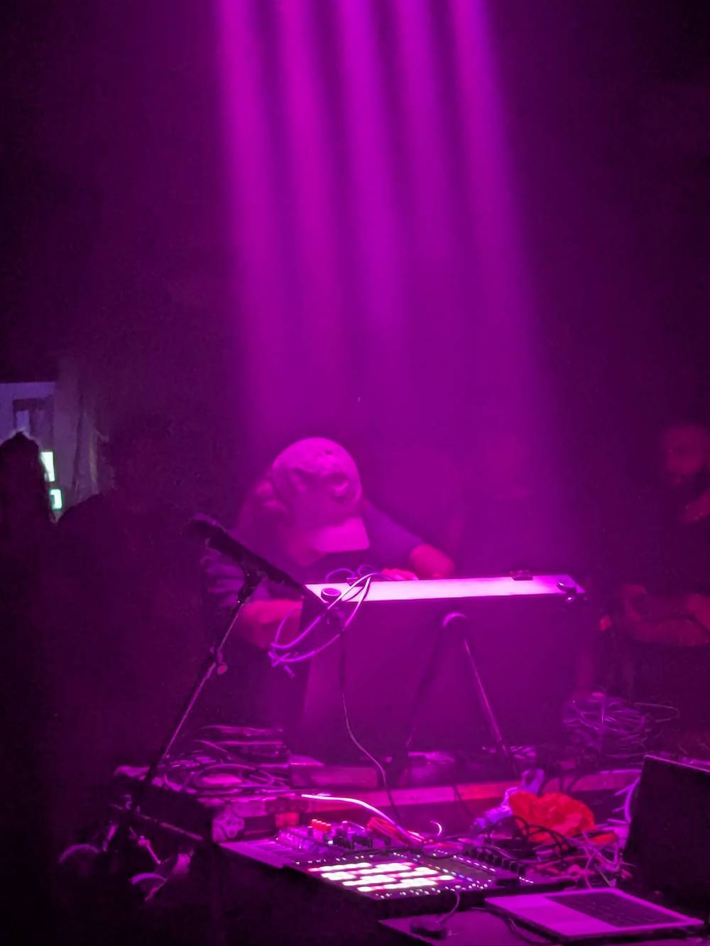 happyhappyface at Factory Setting, Venue MOT