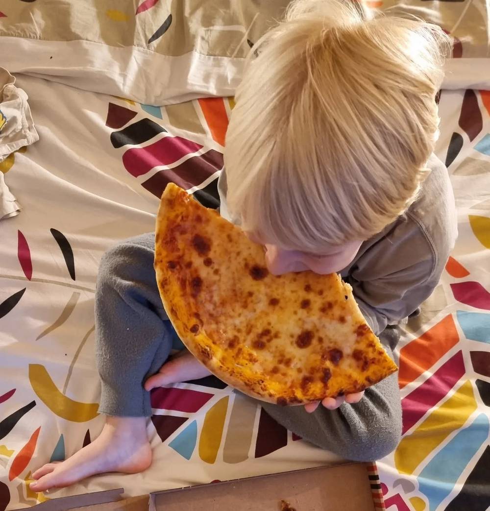 This one seems to enjoy pizza 🍕😁