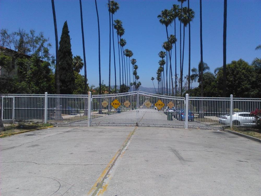 White gate with "END" sign