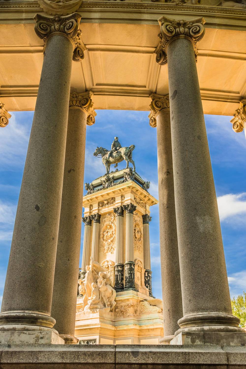 Entre columnas de historia