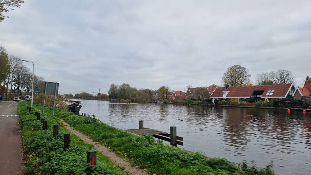 Dutch roadside an Amstel river