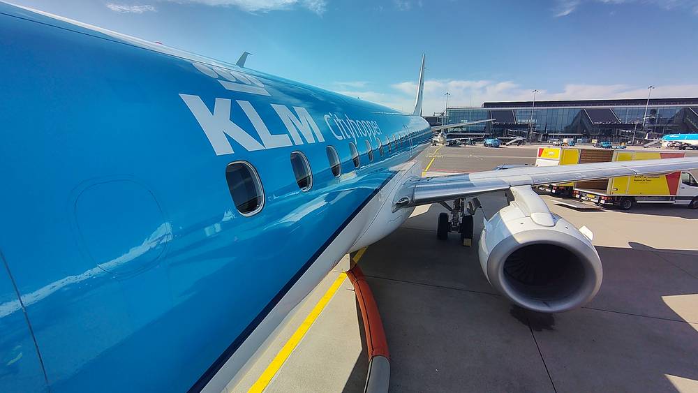 Side image of a KLM cityhopper airplane