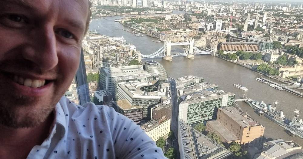 #MandatoryLandmarkSelfie ✅ 🇬🇧