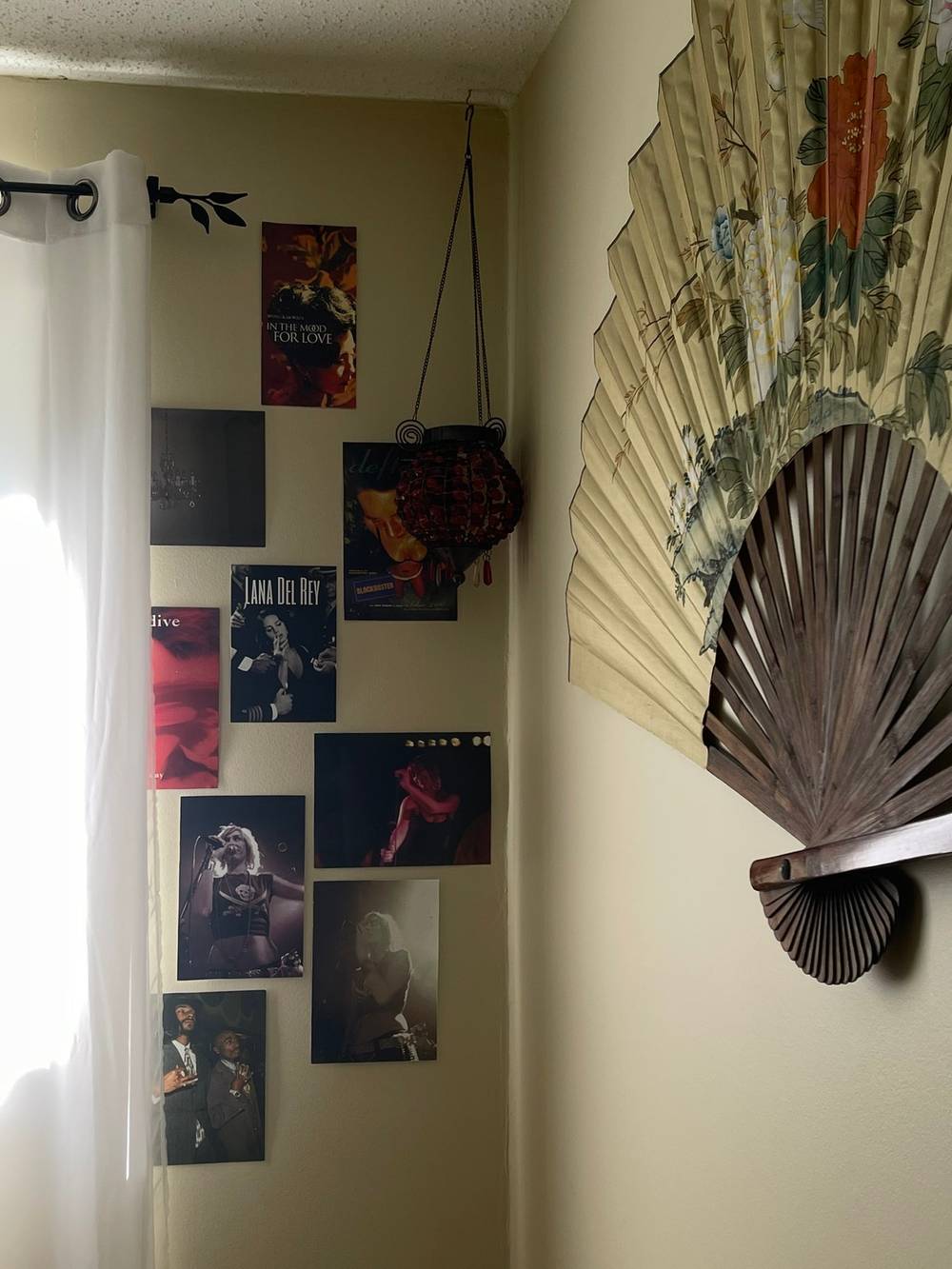 🕯️🦢📖, photo 1 of 3