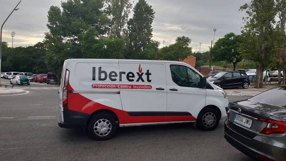 A white van branded Iberext Proteccion Contra Incendios parked outside.