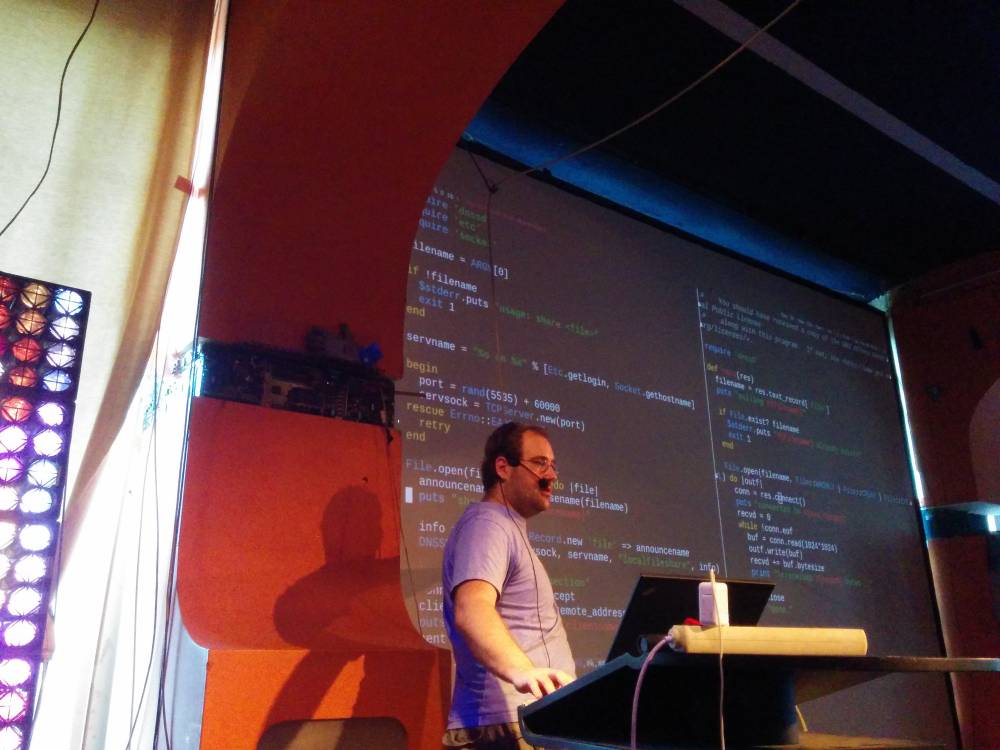 2015-06-30-berlin-hack-and-tell-36-diving-into-code, photo 2 of 3