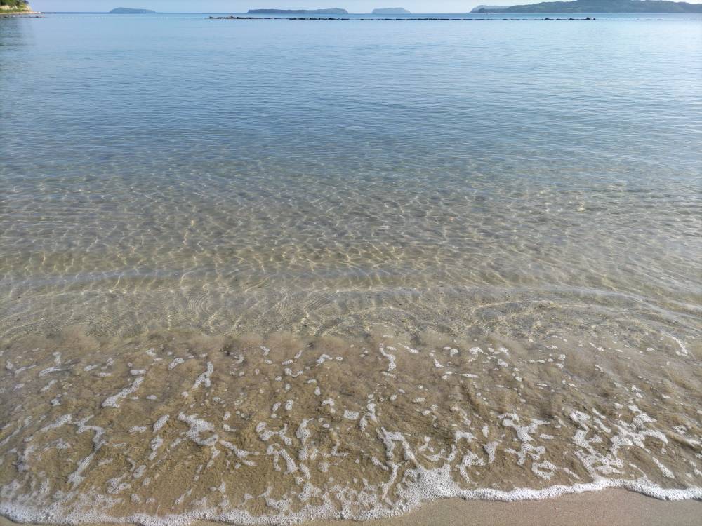 Sea, wave and sands.