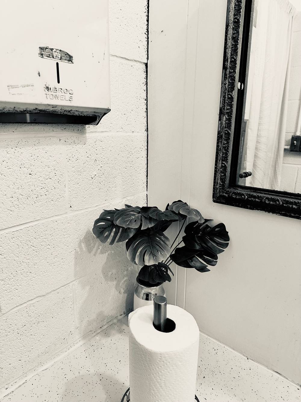 An old bathroom miror