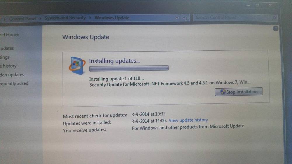 A computer screen showing Windows Update installing update 1 of 118.