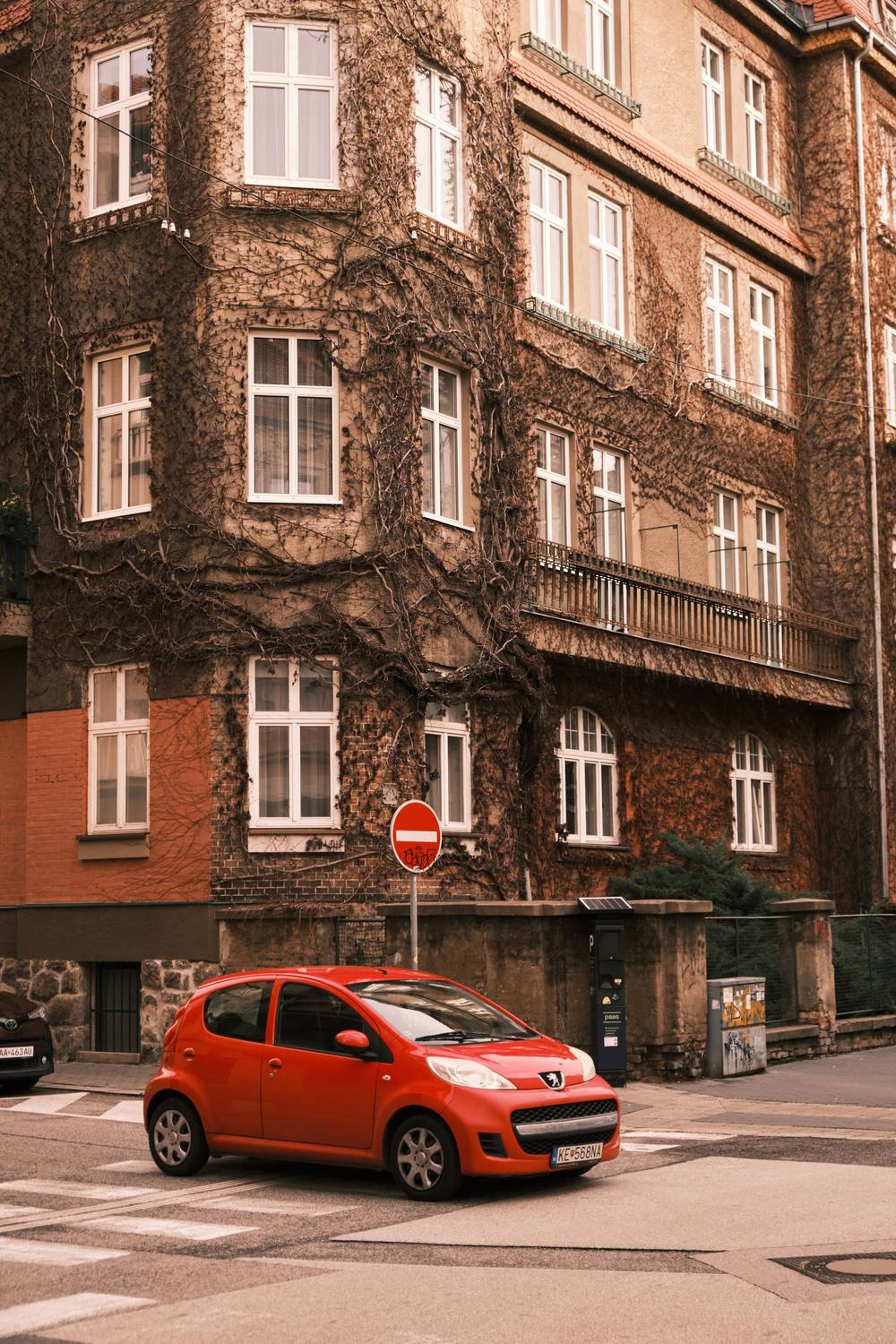 Red Car, photo 1 of 1