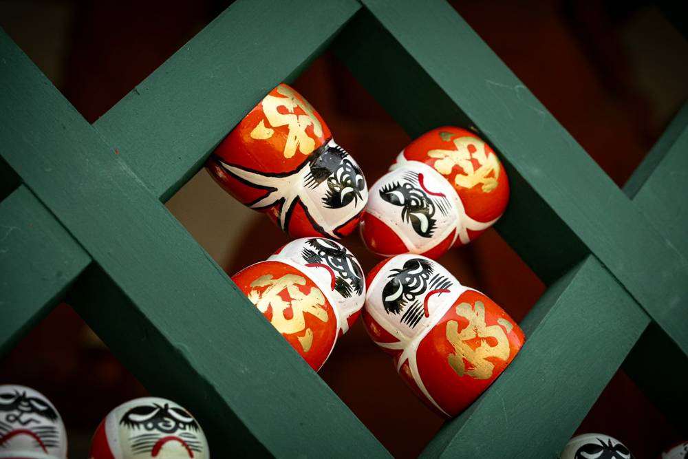 Daruma sitting in Katsuoji’s Sanmon Gate