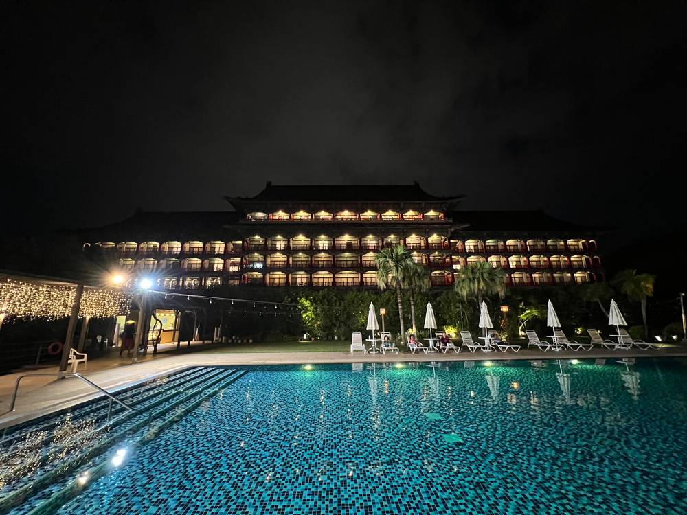If I were in Taiwan on this warm evening I would be at the pool (photo from Apr 27 2024) #memories