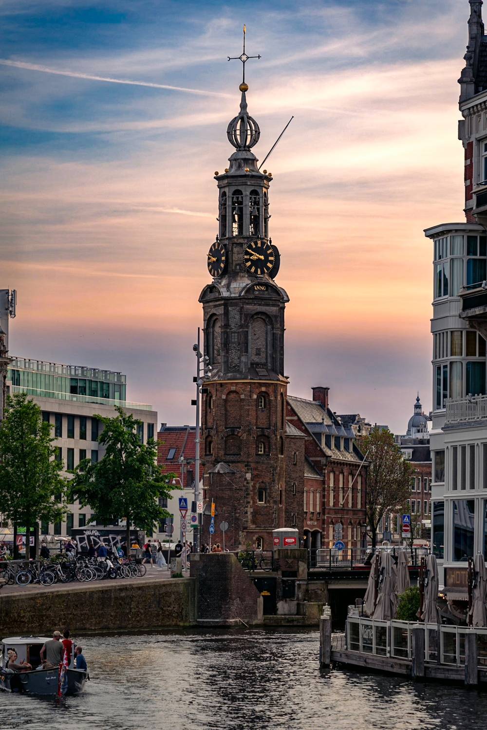 Reguilerspoort from Halvemaansbrug on the Amstel