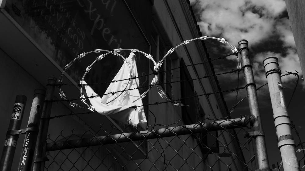 Razorwire Catches Ghosts