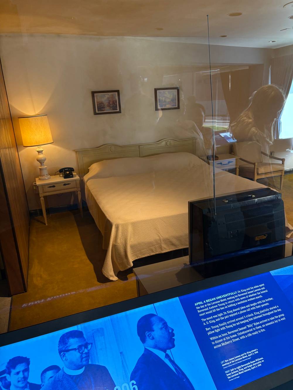 Kings motel room