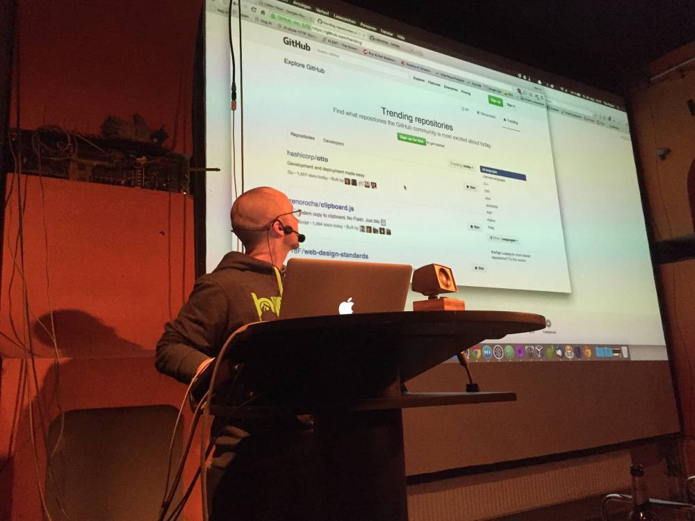 2015-09-29-berlin-hack-and-tell-38-schools-back-on, photo 1 of 5