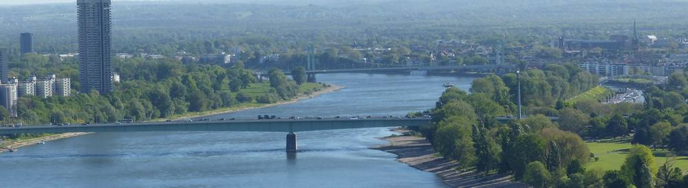 View onto the rhine downstream. With the Zoo bridge in front, and the Mülheim bridge behind.