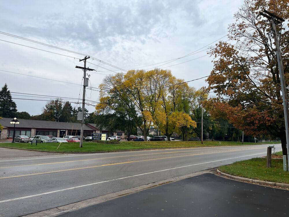 🍂📷 Autumn vibes are on point for October 1st.