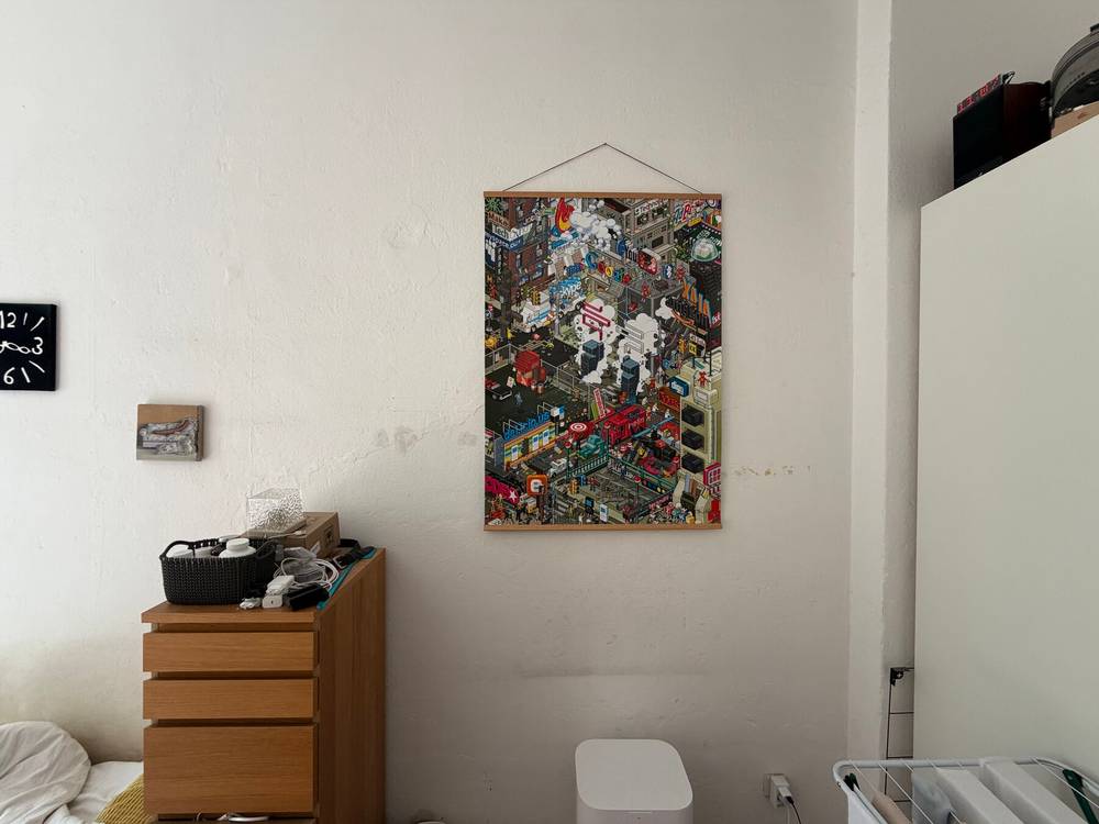 20 jahre nachdem ich es gekauft habe, jetzt an meiner wand: eboy „foobar“- oder „web 2.0“-poster von 2006.
https://web.archive.org/web/20070314043431/http://hello.eboy.com/eboy/product-detail/?token=FOO&pic=0&