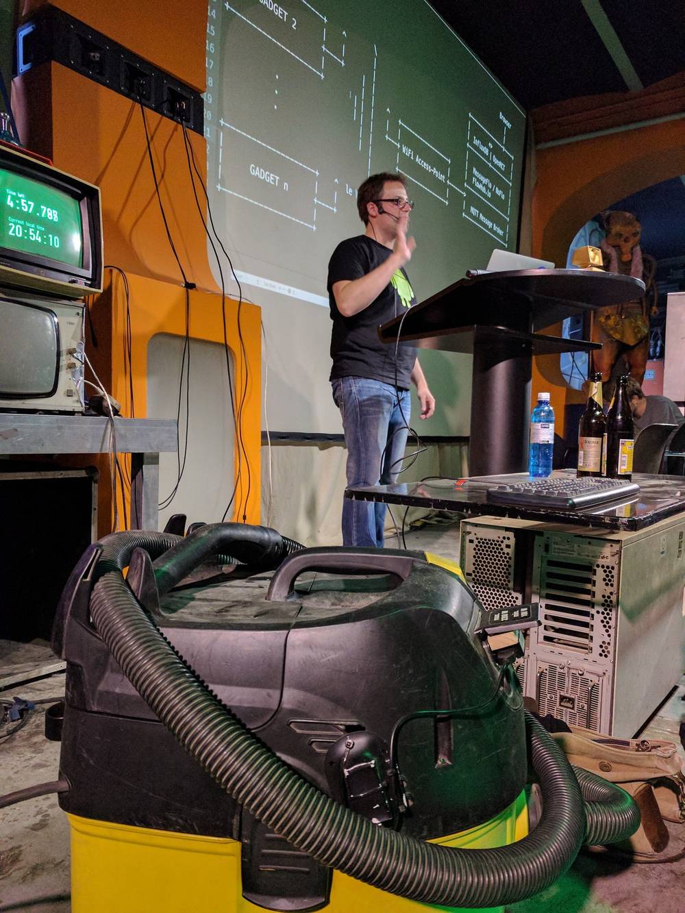 2017-07-25-berlin-hack-tell-54-itshappeninggif