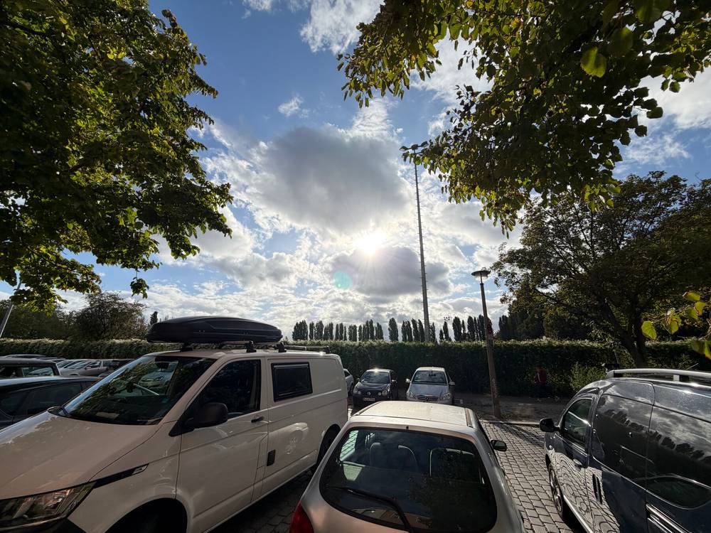 dramatischer himmel über dem prenzlauer berg.