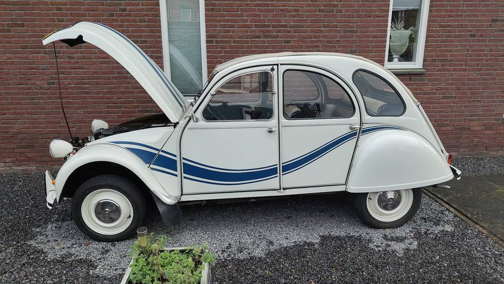 Citroën 2CV Transat from the side