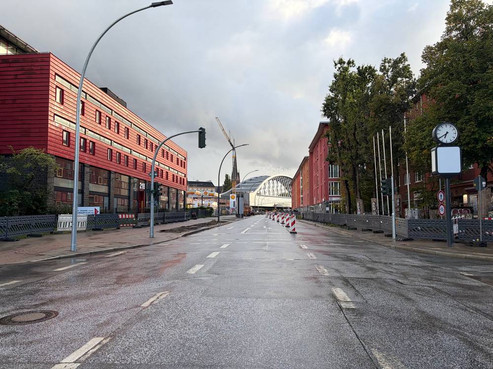 blick auf die sternbrücke von der max brauer allee
